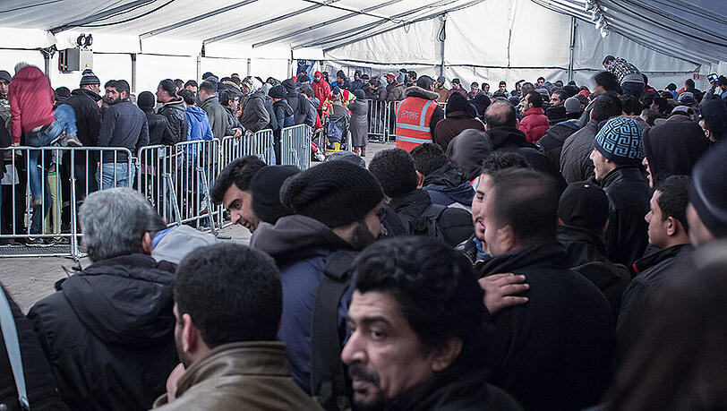 Die EU-Kommission will angeblich die Verantwortung für die Bearbeitung von Asylansprüchen von der nationalen Ebene auf EU-Ebene zu verlegen. Foto: Michael Kappeler Die EU-Kommission will angeblich die Verantwortung für die Bearbeitung von Asylansprüchen von der nationalen Ebene auf EU-Ebene zu verlegen. Foto: Michael Kappeler