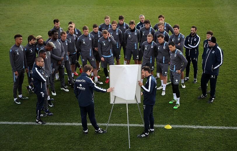 Schuften, stemmen, springen bis zu Erschöpfung. Die schweißtreibenden Trainingsbilder vom Dienstag zum Durchklicken.