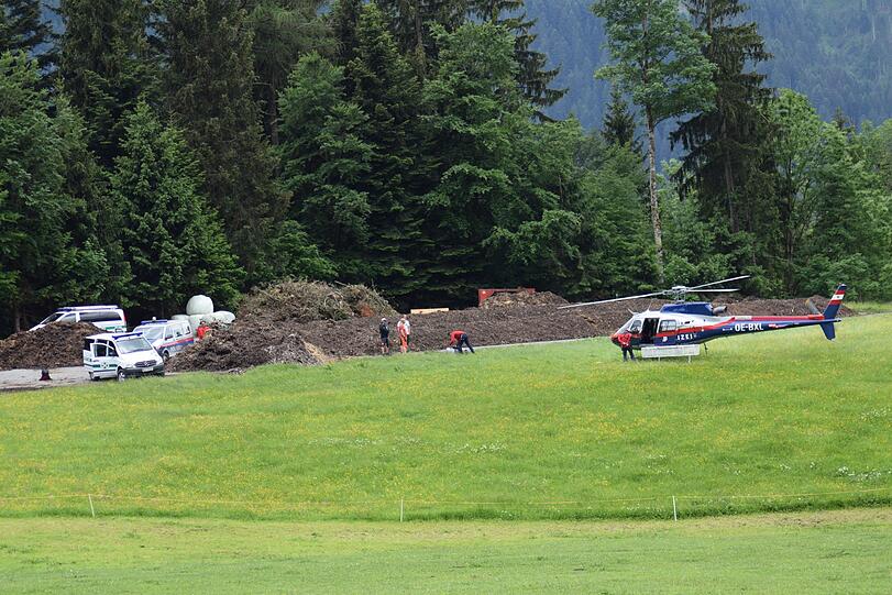 Ein junger Münchner ist am Montag beim Klettern in Tirol verunglückt und wurde schwer verletzt. Die Bilder vom Einsatz.