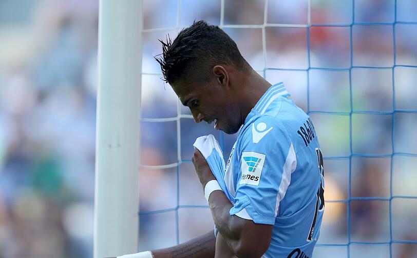 RUBIN OKOTIE - NOTE 4: Fünftes Spiel, erstes Tor? Wieder nicht. Ein Distanzschuss in Durchgang zwei und viel Betrieb, zu selten dort, wo es brenzlig wird.