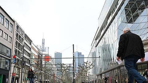 Fast menschenleer am Morgen: Die Frankfurter Einkaufsmeile Zeil.