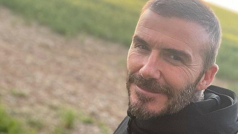 David Beckham bekommt offenbar eine Glatze. Neue Aufnahmen zeigen das schüttere Haar des ehemaligen Profikickers. David Beckham bekommt offenbar eine Glatze. Neue Aufnahmen zeigen das schüttere Haar des ehemaligen Profikickers.