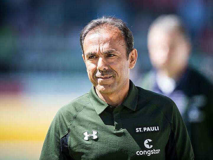 St. Paulis Trainer Jos Luhukay. Foto: Christoph Schmidt/Archivbild