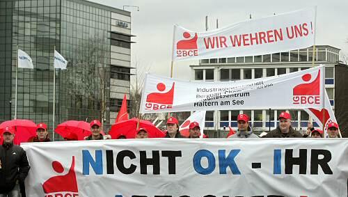 Die Proteste gegen die Werksschließung sollen ausgeweitet werden Die Proteste gegen die Werksschließung sollen ausgeweitet werden