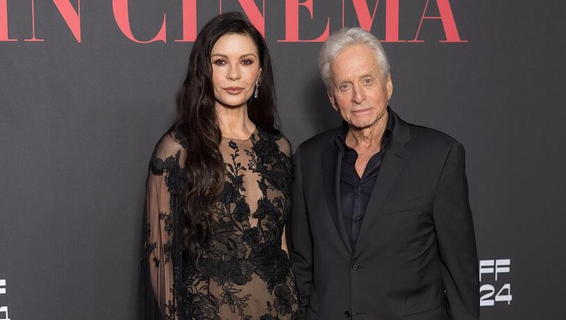 Catherine Zeta-Jones und Michael Douglas auf dem roten Teppich des The Red Sea International Film Festivals.