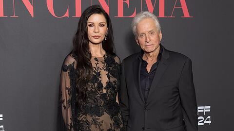 Catherine Zeta-Jones und Michael Douglas auf dem roten Teppich des The Red Sea International Film Festivals.