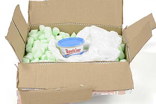 Großer Auftritt für einen kleinen Becher Senf: Die 200-Milliliter-Packung kostet bei Amazon 36 Cent und wird in einem überdimensioniertem Karton geliefert.