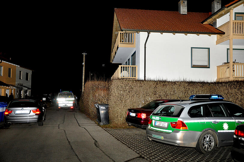 SEK-Einsatz in Aschau am Inn: Schüsse waren in einer Wohnung gefallen. Die Polizei überwältigte einen Mann mit Schreckschusspistole.