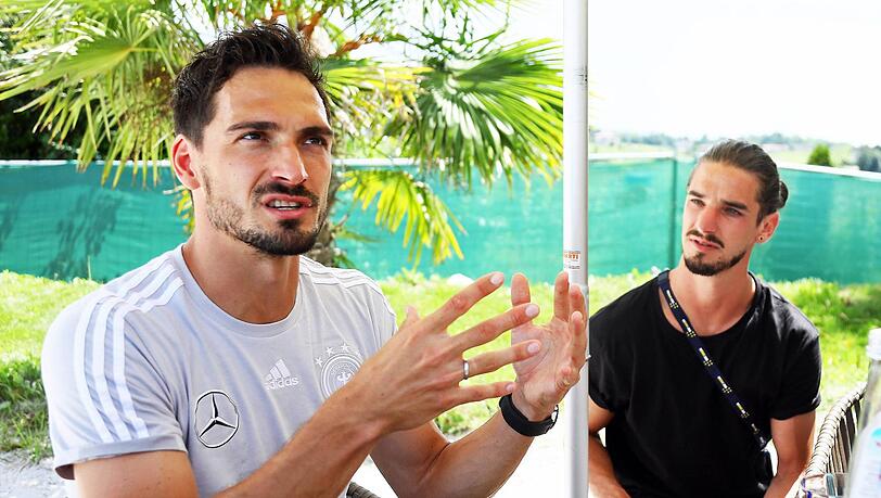 Fokussiert: Mats Hummels (li.) vom FC Bayern beim DFB-Team. Fokussiert: Mats Hummels (li.) vom FC Bayern beim DFB-Team.