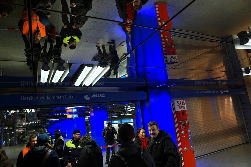 Weitere Bilder vom Feuerwehreinsatz an der U-Bahn-Haltestelle "Münchner Freiheit".