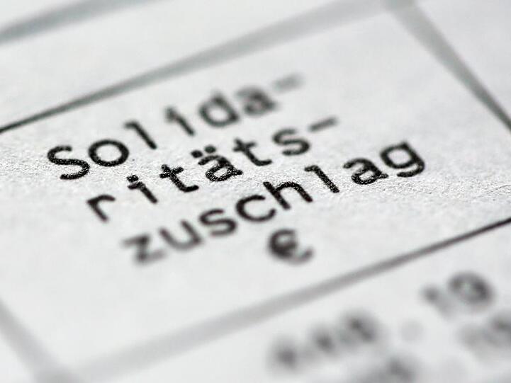Union und SPD haben im Koalitionsvertrag verabredet, dass 90 Prozent der Soli-Zahler den Zuschlag ab 2021 nicht mehr zahlen müssen.