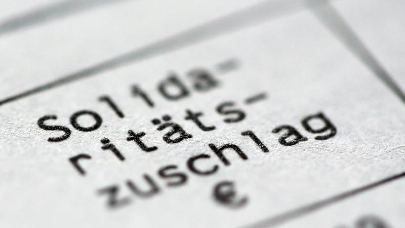 Union und SPD haben im Koalitionsvertrag verabredet, dass 90 Prozent der Soli-Zahler den Zuschlag ab 2021 nicht mehr zahlen müssen. Union und SPD haben im Koalitionsvertrag verabredet, dass 90 Prozent der Soli-Zahler den Zuschlag ab 2021 nicht mehr zahlen müssen.