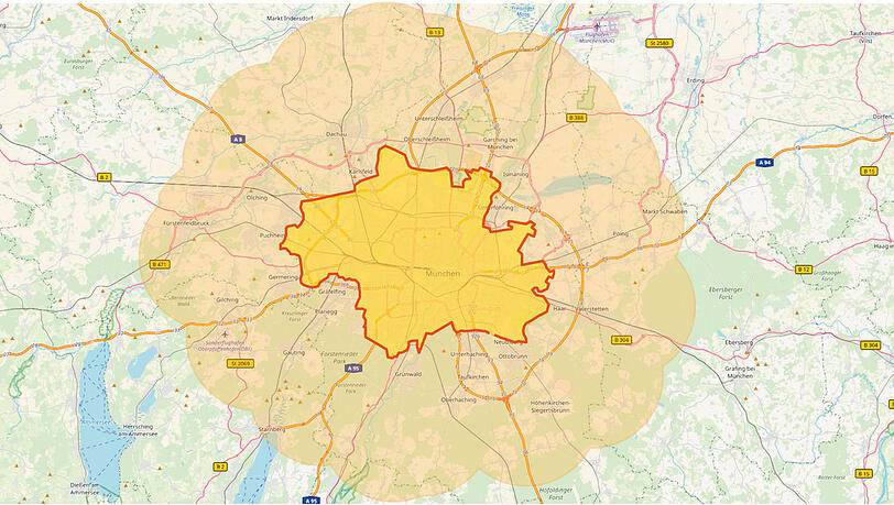 Wie könnte der 15-Kilometer-Radius um München aussehen? Die hellen orangenen Flächen zeigen den Bewegungsradius der Münchner ab der Stadtgrenze, sollte die 15-Kilometer-Regel greifen. Derzeit tut sie es noch nicht. Man sieht, viele Ausflugsziele, wie etwa der Ammersee oder der Starnberger See sind nur teilweise oder gar nicht mehr zu erreichen. Wie könnte der 15-Kilometer-Radius um München aussehen? Die hellen orangenen Flächen zeigen den Bewegungsradius der Münchner ab der Stadtgrenze, sollte die 15-Kilometer-Regel greifen. Derzeit tut sie es noch nicht. Man sieht, viele Ausflugsziele, wie etwa der Ammersee oder der Starnberger See sind nur teilweise oder gar nicht mehr zu erreichen.