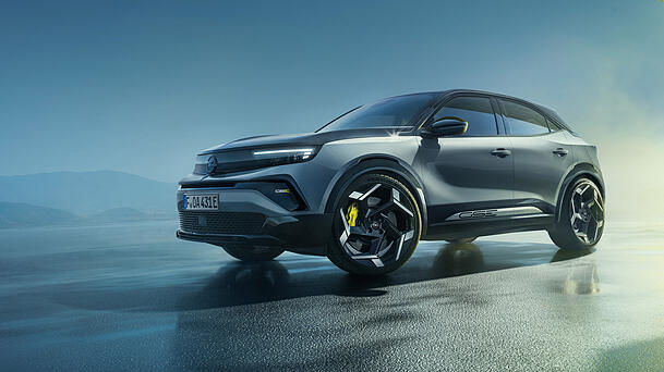 Der Mokka GSE Rally soll laut Opel "Rallye-Feeling" bieten. Er ist der bisher schnellste Stromer von Opel. Der Mokka GSE Rally soll laut Opel "Rallye-Feeling" bieten. Er ist der bisher schnellste Stromer von Opel.