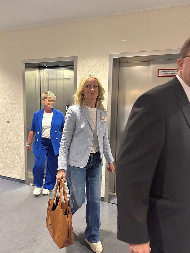 Monika Gruber erscheint am Dienstag als Klägerin zu ihrem Verhandlungstermin am Landgericht München II: Monika Gruber erscheint am Dienstag als Klägerin zu ihrem Verhandlungstermin am Landgericht München II: