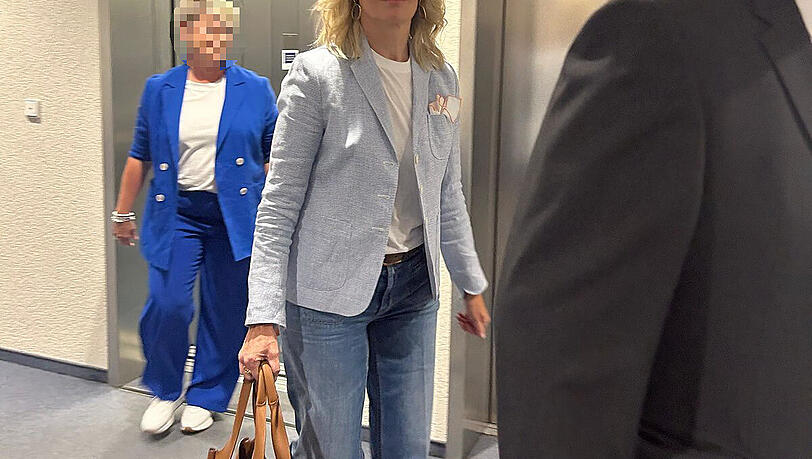 Monika Gruber erscheint am Dienstag als Klägerin zu ihrem Verhandlungstermin am Landgericht München II: Monika Gruber erscheint am Dienstag als Klägerin zu ihrem Verhandlungstermin am Landgericht München II: