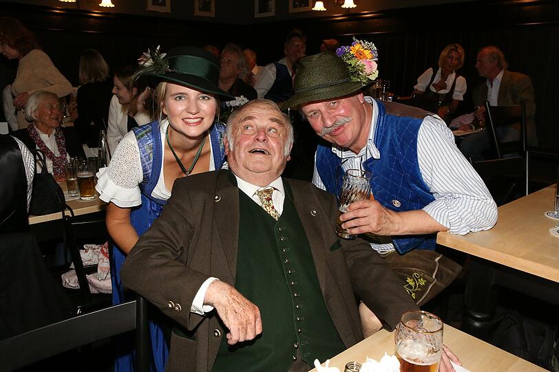 Raphaela Maier mit Richard Süßmeier und Wolfgang Prinz (r.).