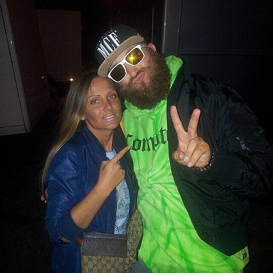 Schwesta Ewa auf Instagram: Die Rapperin liebt es, ihre Fans mit lasziven Fotos zu provozieren.