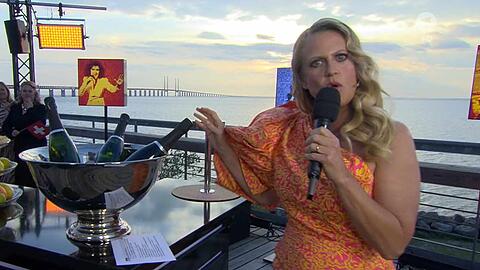 Barbara Schöneberger begrüßt zum ESC-Countdown.