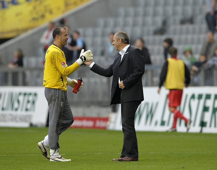 Die Bilder von Gabor Kiraly bei den Löwen.