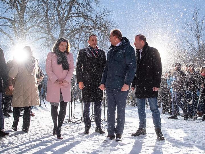 Dorothee Bar, Leo Varadkar, Alexander Dobrindt und Manfred Weber (l-r.) bei der Winterklausur der CSU-Landesgruppe. Foto: Matthias Balk