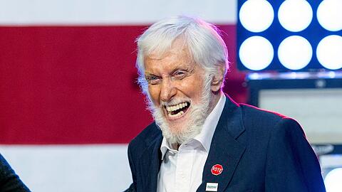 Mit Dick Van Dyke hatte niemand gerechnet.