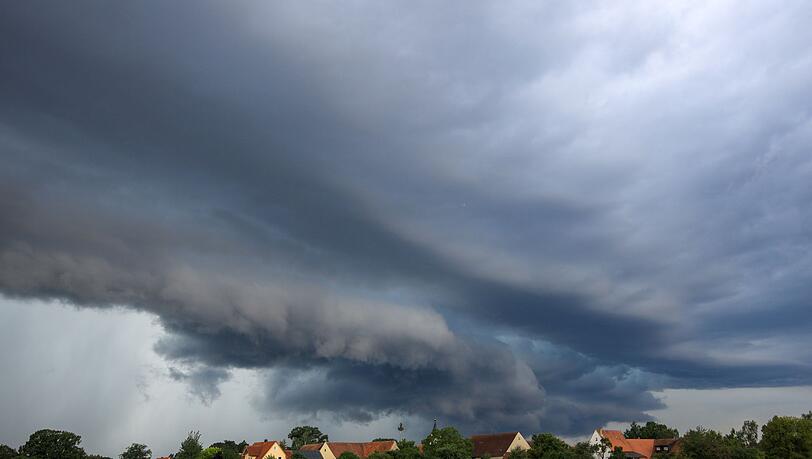 Ein Unwetter im Augst 2024 in der N&auml;he von Wolfratshausen in Oberbayern. (Archiv)