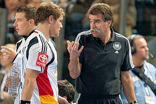 Der Coach und der Kapitän: Heiner Brand (r.) mit Michael Kraus.