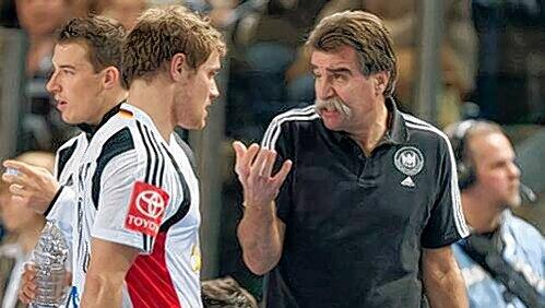 Der Coach und der Kapitän: Heiner Brand (r.) mit Michael Kraus. Der Coach und der Kapitän: Heiner Brand (r.) mit Michael Kraus.