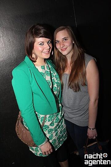 Heiße Ladies in der Milchbar. Mehr Bilder unter: