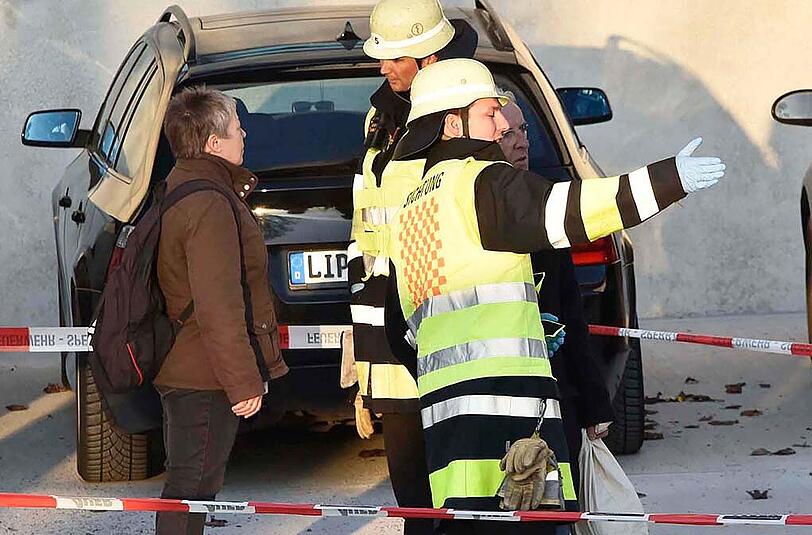 Nach erneuten Beschwerden am frühen Abend mussten sich rund 500 Mitarbeiter einer ärztlichen Untersuchung unterziehen.