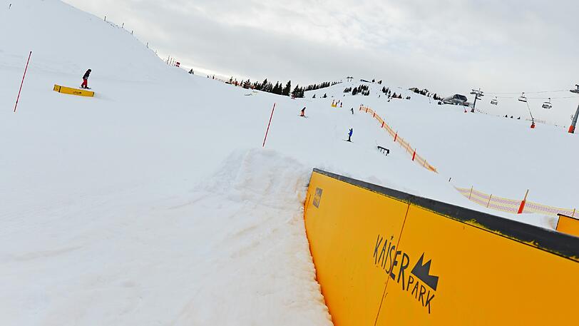 Snowboarder können es in der SkiWelt krachen lassen bis Kanten und Belag glühen. Vier Funparks mit unterschiedlichsten Obstacles und Schwierigkeitsgraden warten hier auf die Snowboarder.