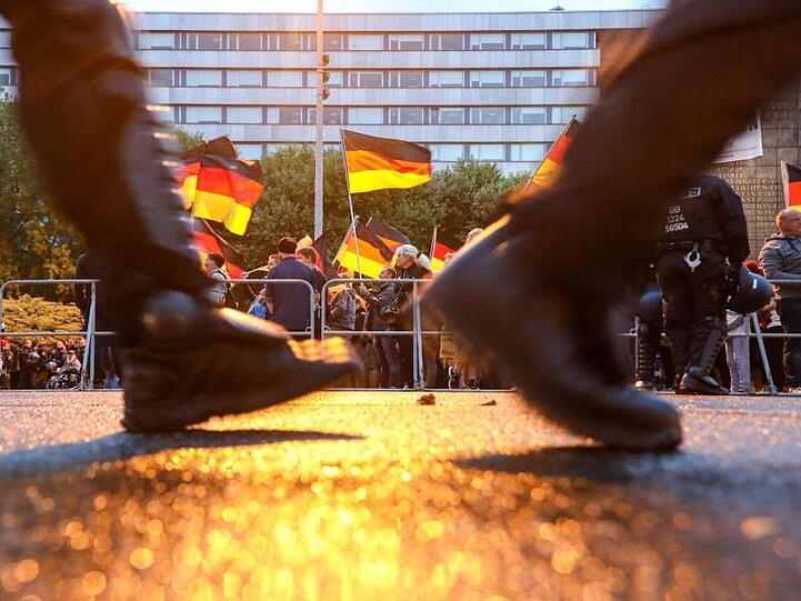 Ende August war es in Chemnitz zu schweren Ausschreitungen gekommen - teils mit Hetze und Angriffen gegen Ausländer.