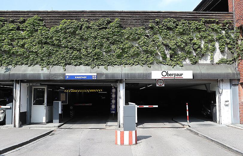 Während bei Oberpaur Autofahrer sechs Jahre auf einen Dauerstellplatz warten müssen, ist bei Karstadt ab 1. Juni auf die spontane Anfrage hin sofort ein Platz frei.