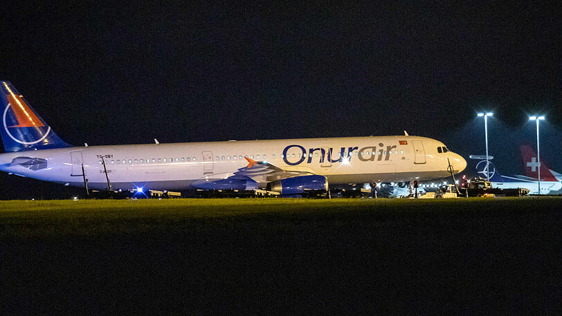 Eine Maschine der türkischen Fluggesellschaft Onur Air am Nürnberger Flughafen.