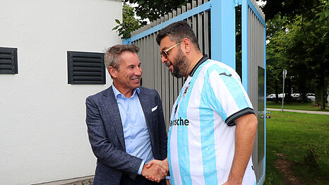 Ende Juli 2025 treffen sich der damals neu gewählte Präsident Gernot Mang (l.) und Hauptgesellschafter Hasan Ismaik am 1860-Trainingsgelände zum Gespräch.
