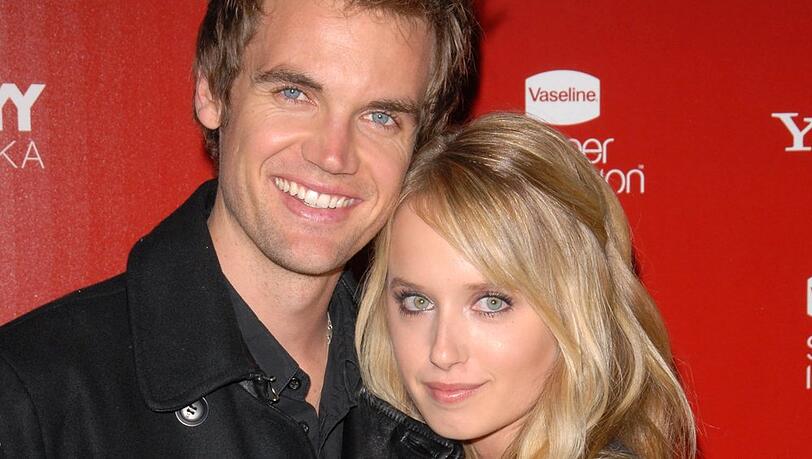 Tyler Hilton und Megan Park waren seit 2006 liiert und seit 2015 verheiratet. Sie haben zwei Kinder.