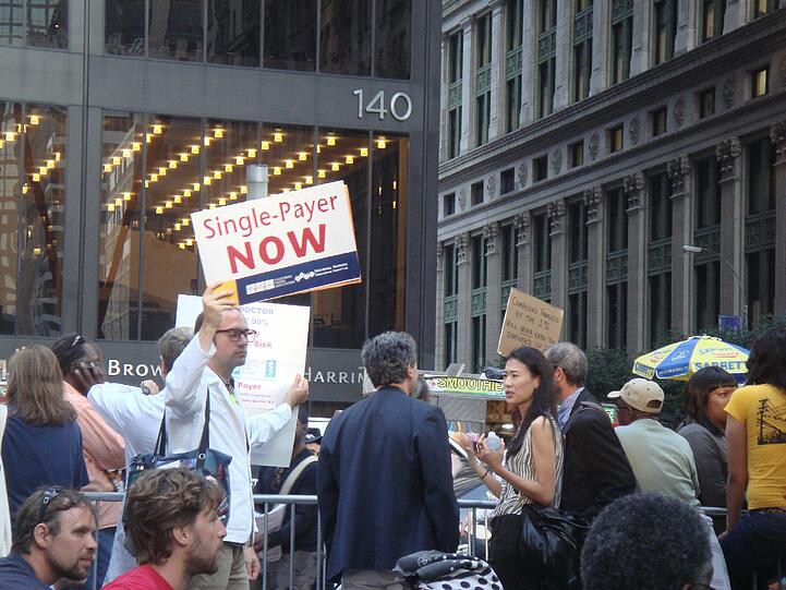 Die Occupy-Bewegung an der New Yorker Wall Street kämpft kurz vor den US-Wahlen mit neuer Stärke weiter. Sie fordern mehr soziale Gerechtigkeit.