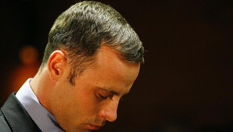 Pistorius wird vorgeworfen, am 14. Februar in seinem Haus seine Freundin Reeva Steenkamp erschossen zu haben. Pistorius wird vorgeworfen, am 14. Februar in seinem Haus seine Freundin Reeva Steenkamp erschossen zu haben.