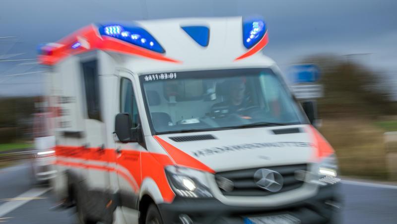 Mann verletzt Hausmeister mit Machete: Notarzteinsatz. Foto: Jens Büttner/Archiv Mann verletzt Hausmeister mit Machete: Notarzteinsatz. Foto: Jens Büttner/Archiv