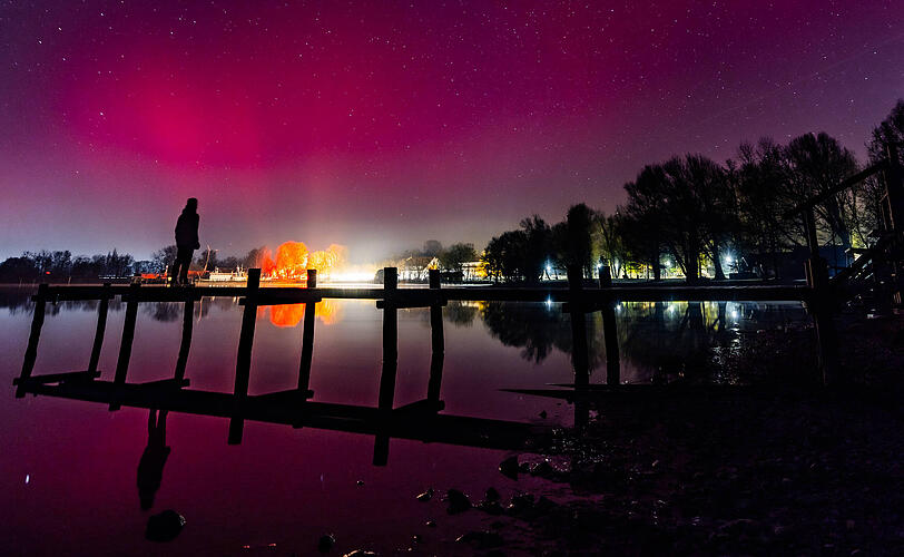 Das Spektakel &uuml;ber Stegen am Ammersee in Bayern.