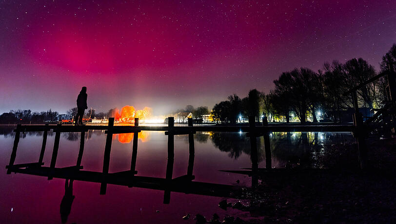 Das Spektakel &uuml;ber Stegen am Ammersee in Bayern.