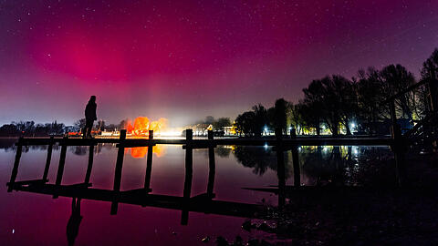 Das Spektakel &uuml;ber Stegen am Ammersee in Bayern.