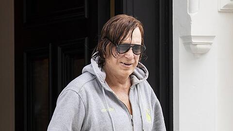Mickey Rourke schilderte nach dem Gerichtsurteil schlechte Wohnbedingungen im Mietshaus.