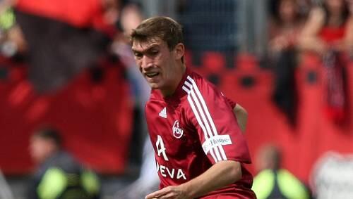 Auch er ist gekommen, um zu bleiben: Club-Abwehr-Ass Stefan Reinartz, von Bayer Leverkusen leider nur ausgeliehen, fühlt sich in Nürnberg pudelwohl. Jetzt hängt alles vom alten oder neuen Bayer-Coach ab. Auch er ist gekommen, um zu bleiben: Club-Abwehr-Ass Stefan Reinartz, von Bayer Leverkusen leider nur ausgeliehen, fühlt sich in Nürnberg pudelwohl. Jetzt hängt alles vom alten oder neuen Bayer-Coach ab.