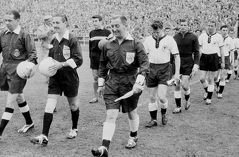 28. Juni 1958 in Göteborg/Schweden Frankreich - Deutschland 6:3 (WM, Spiel um Platz drei): An diesem Tag spielte Deutschland fast nur gegen einen, Just Fontaine - und verlor das Spiel um Platz drei bei der WM in Schweden gegen Frankreich mit 3:6. Fontaine erzielte vier der sechs französischen Tore. 13 Treffer schoss Fontaine damals in nur sechs WM-Spielen und stellte damit einen Rekord auf, den nicht einmal Bomber Gerd Müller knacken konnte.