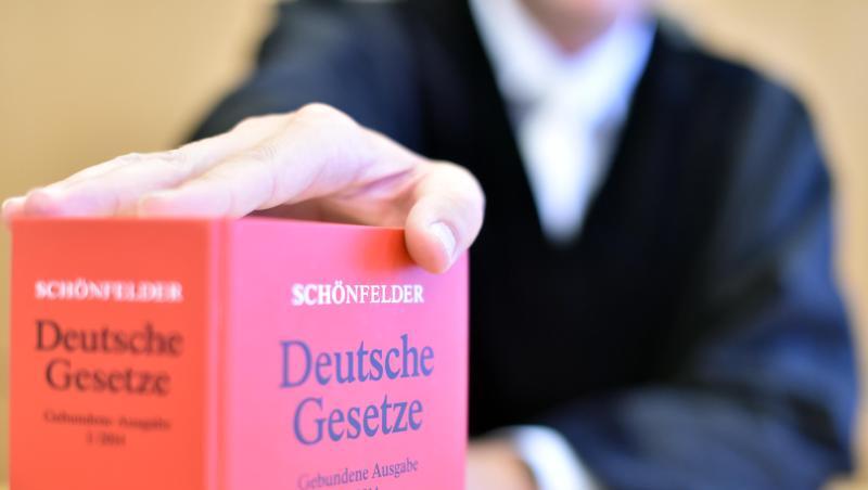 Der Bund unterstützt die Länder bei der Einstellung von 2000 neuen Staatsanwälten und Richtern. Der Bund unterstützt die Länder bei der Einstellung von 2000 neuen Staatsanwälten und Richtern.