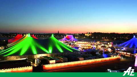 Strahlt mit Öko-Strom aus Erneuerbaren Energien: Die angeleuchtete Tollwood-Zeltstadt beim Winterfestival auf der Theresienwiese. Beginn ist am 24. November.