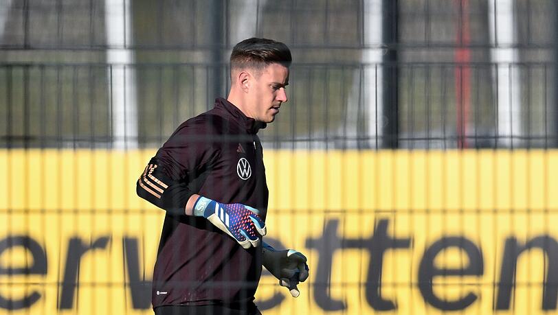 DFB-Torwart Marc-André ter Stegen ist am Rücken operiert worden.