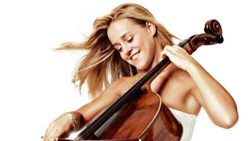 Schön, jung - und eine faszinierende Musikerin: Sol Gabetta mit ihrem Instrument, einem wertvollen Guadagnini von 1759. Schön, jung - und eine faszinierende Musikerin: Sol Gabetta mit ihrem Instrument, einem wertvollen Guadagnini von 1759.